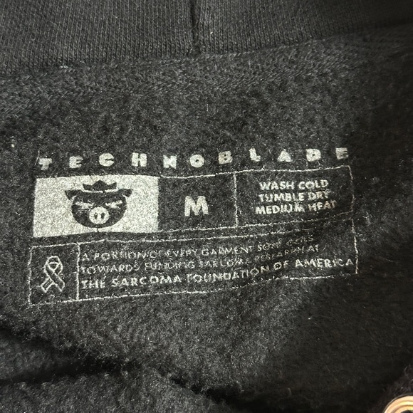 Vaulted Official Memorial Technoblade Graphic Hoodie - Black mens size M (G47) - Picture 3 of 6